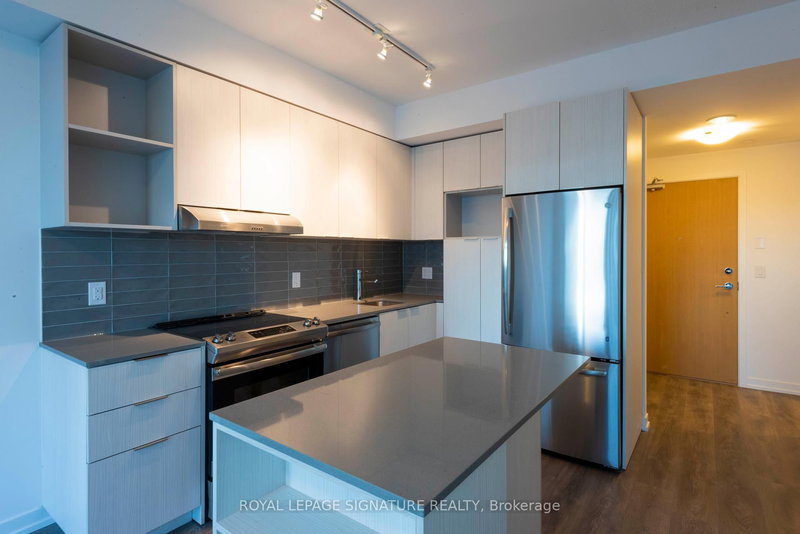 home for lease on 1502-2520 Eglinton Avenue W