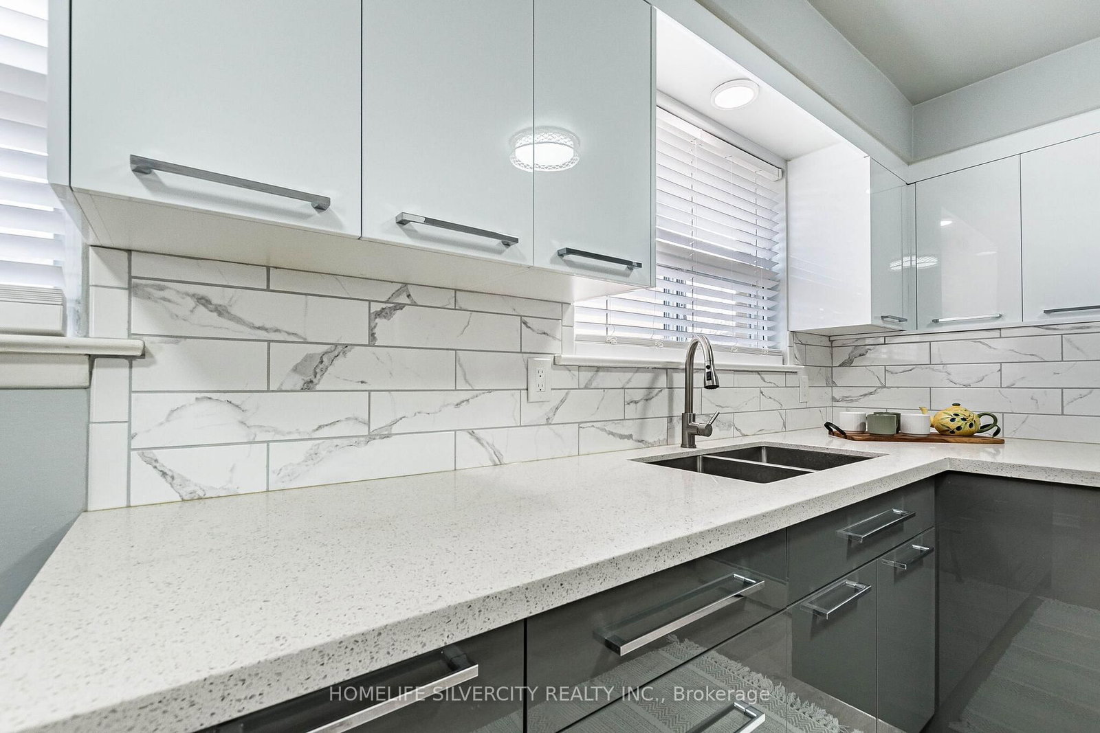 Semi-Detached House for sale at 19 Garfield Crescent, Brampton, Ontario, L6V 1V7 - Brampton North - MLS: W12902760