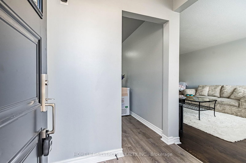 19 Garfield Cres, Brampton, L6V 1V7 | Image 3