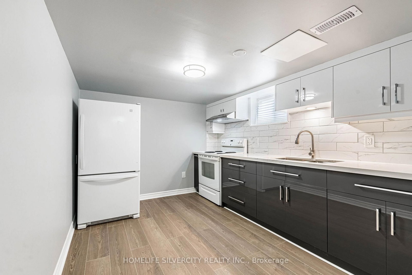 Semi-Detached House for sale at 19 Garfield Crescent, Brampton, Ontario, L6V 1V7 - Brampton North - MLS: W12902760