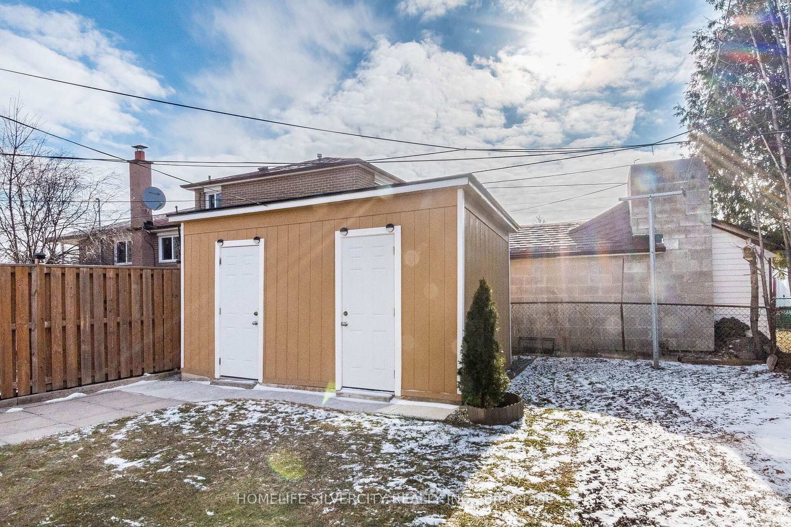 Semi-Detached House for sale at 19 Garfield Crescent, Brampton, Ontario, L6V 1V7 - Brampton North - MLS: W12902760