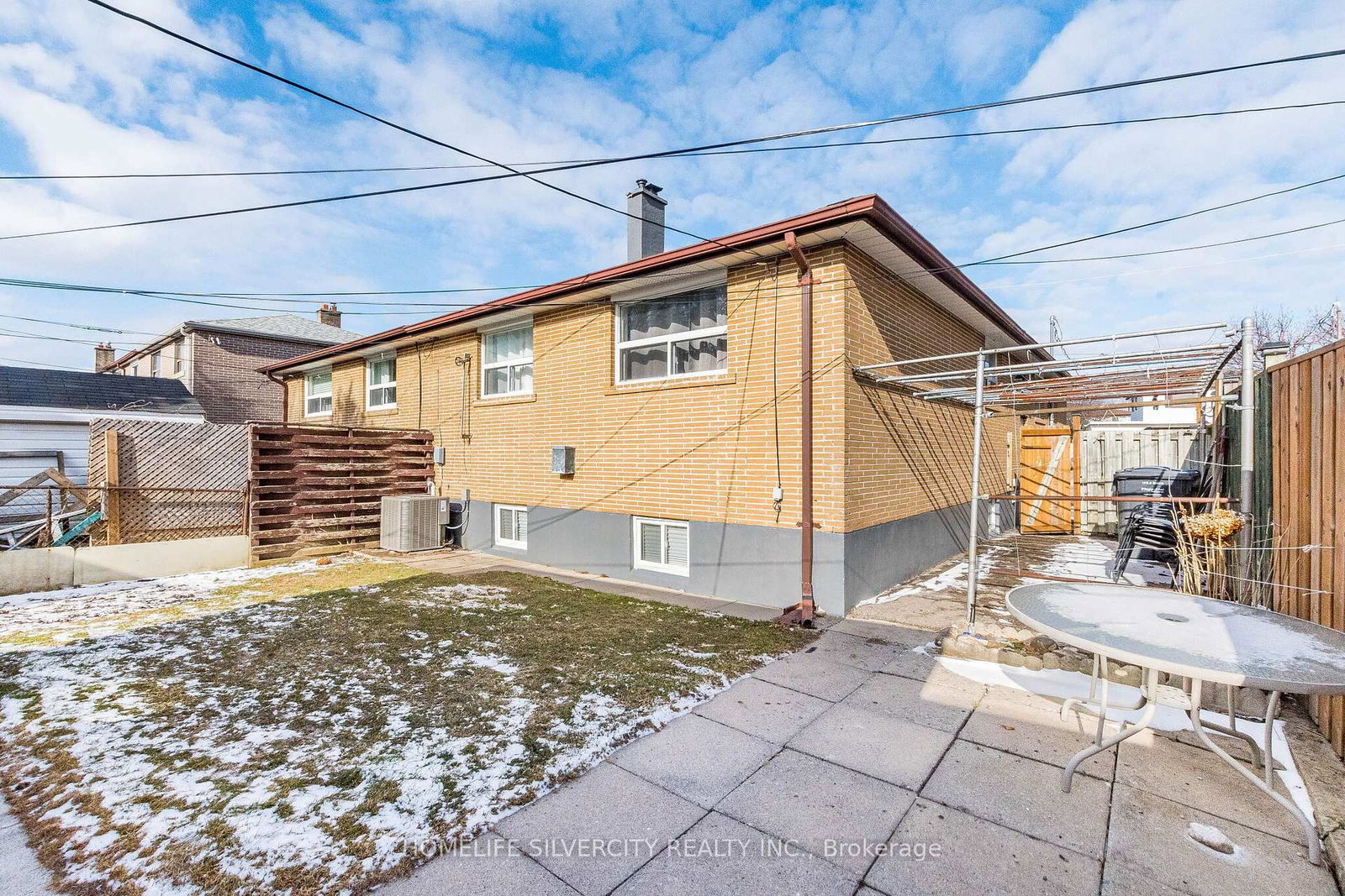 Semi-Detached House for sale at 19 Garfield Crescent, Brampton, Ontario, L6V 1V7 - Brampton North - MLS: W12902760