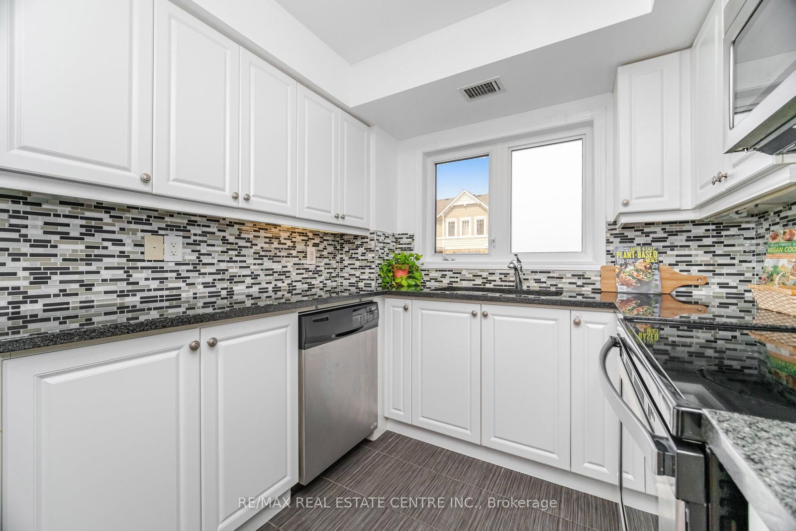 Condo for sale at 203-1005 Nadalin Heights, Milton, Ontario, L9T 8R4 - Willmott - MLS: W12902896