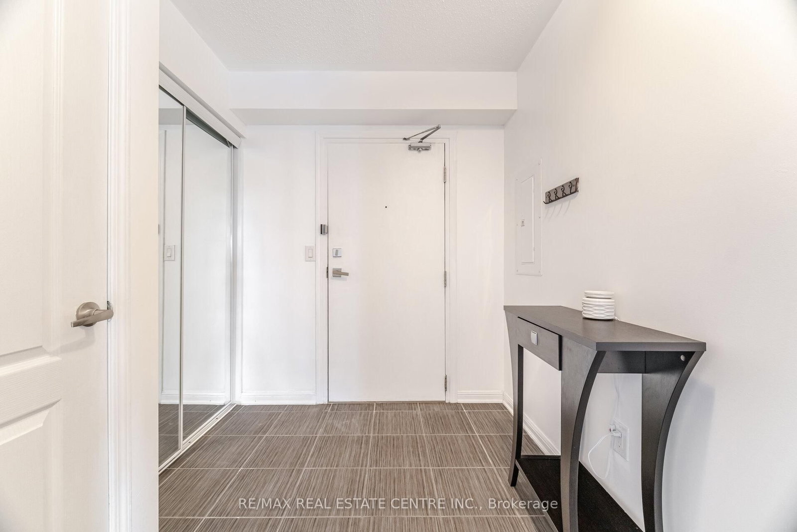 Condo for sale at 203-1005 Nadalin Heights, Milton, Ontario, L9T 8R4 - Willmott - MLS: W12902896