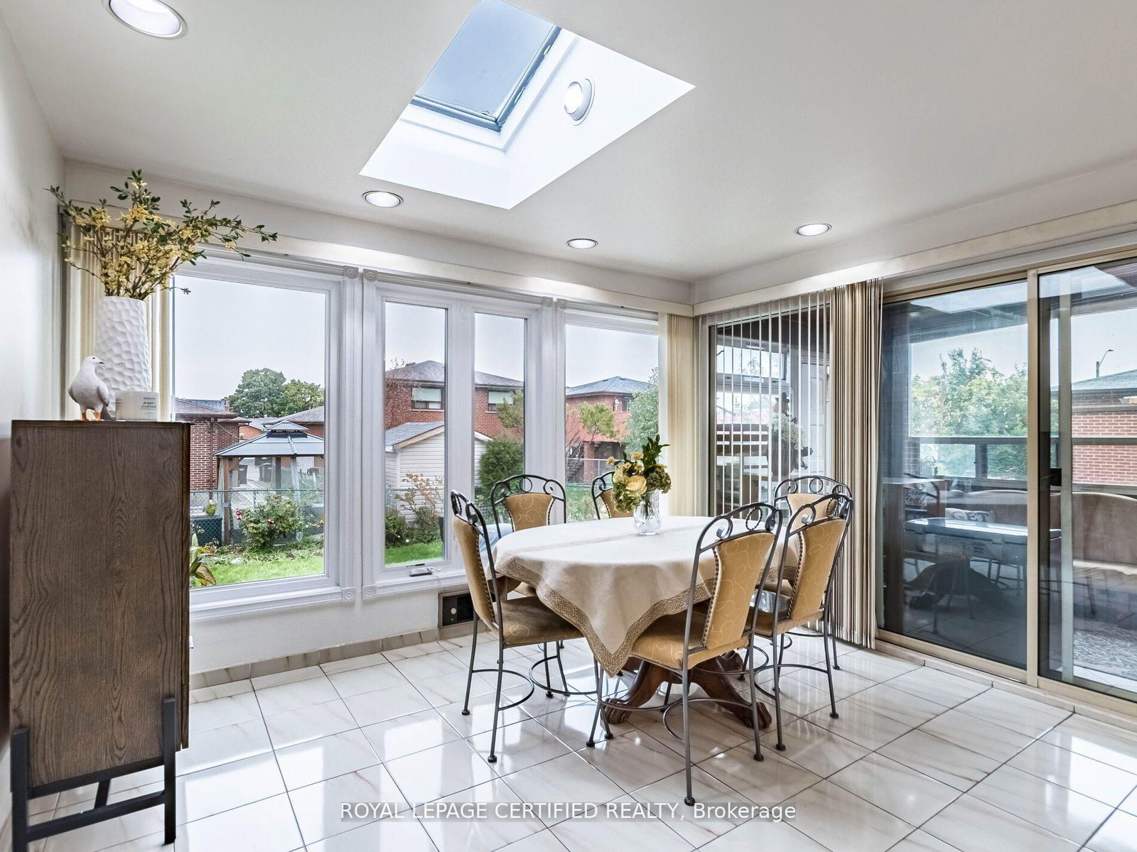 Detached House for sale at 7497 Middleshire Drive, Mississauga, Ontario, L4T 3S3 - Malton - MLS: W12902976