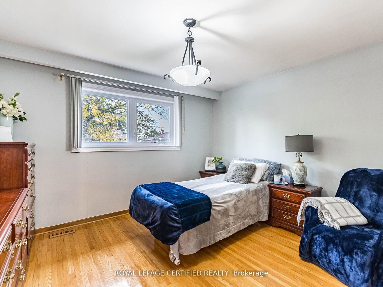 Detached House for sale at 7497 Middleshire Drive, Mississauga, Ontario, L4T 3S3 - Malton - MLS: W12902976