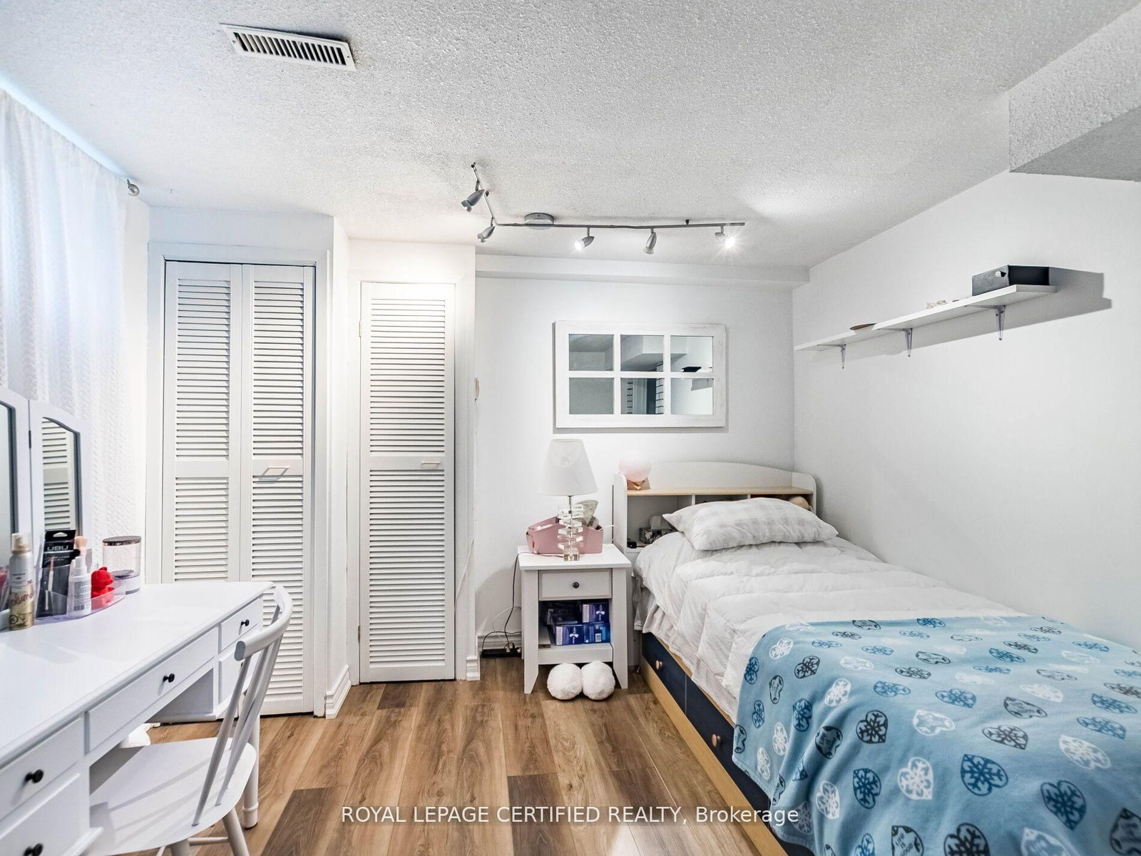 Detached House for sale at 7497 Middleshire Drive, Mississauga, Ontario, L4T 3S3 - Malton - MLS: W12902976