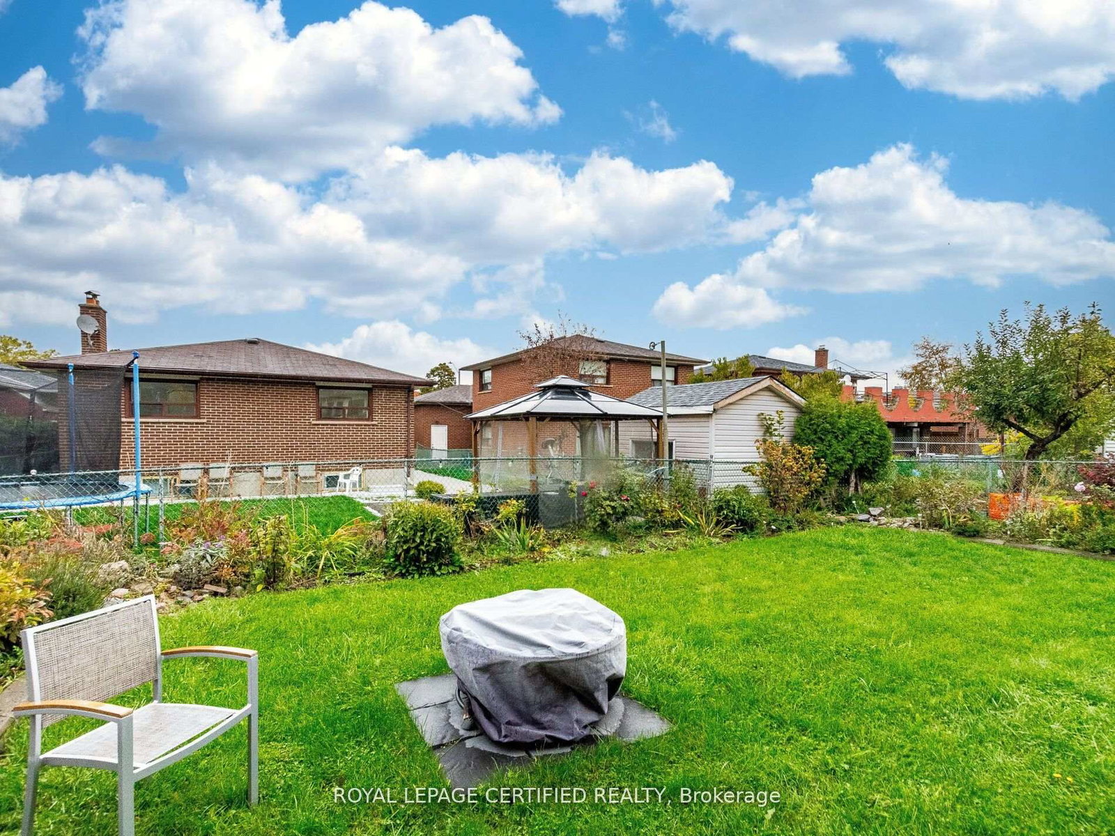 Detached House for sale at 7497 Middleshire Drive, Mississauga, Ontario, L4T 3S3 - Malton - MLS: W12902976