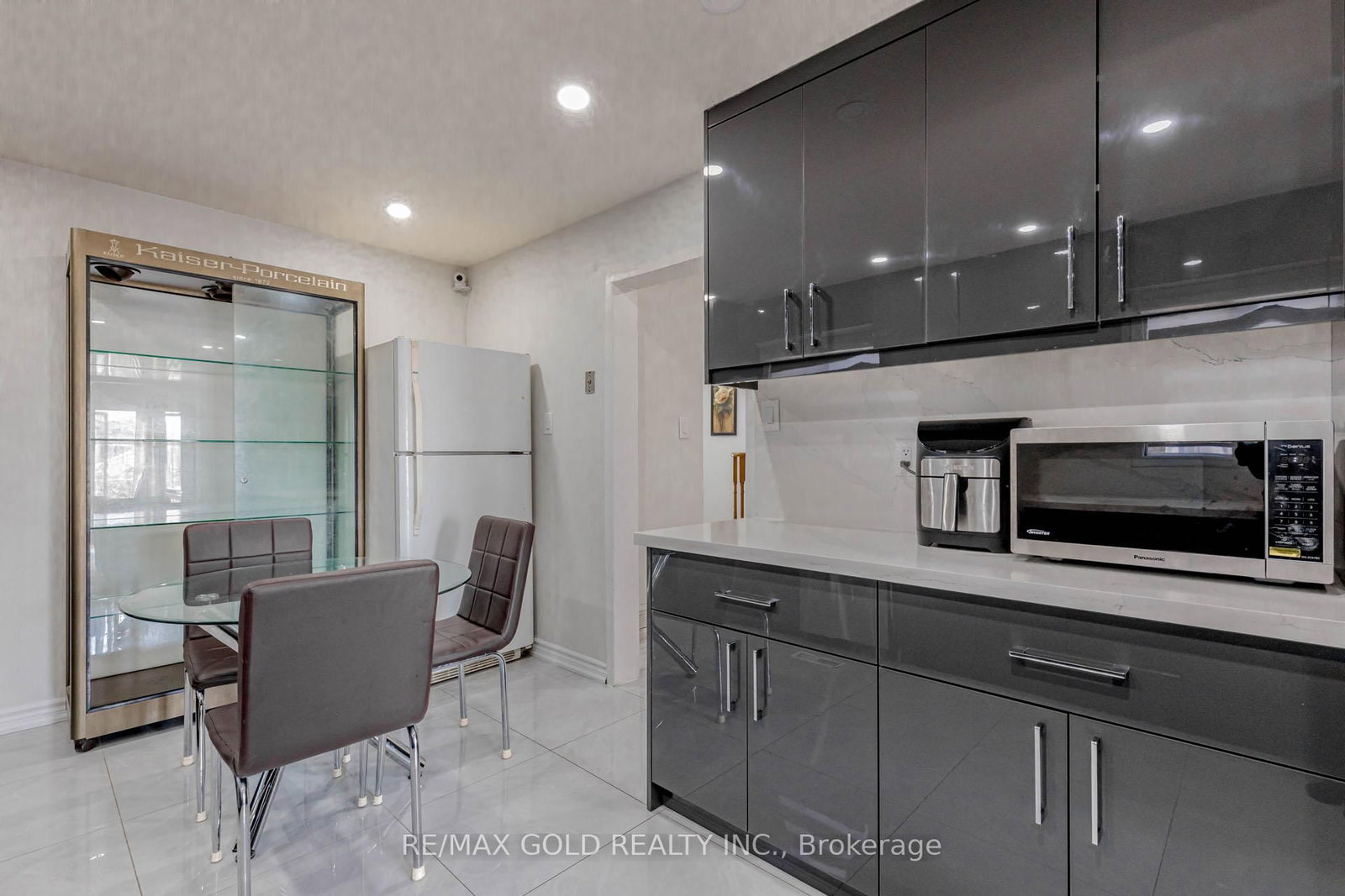 Detached House for sale at 61 Kingknoll Drive, Brampton, Ontario, L6Y 3G6 - Fletcher's Creek South - MLS: W12903196