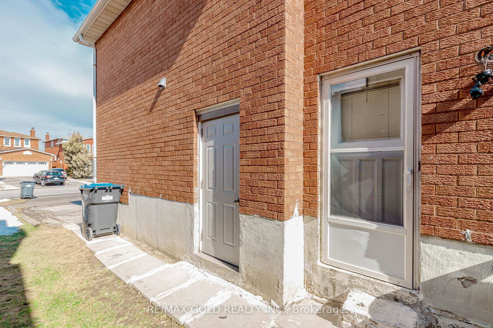 Detached House for sale at 61 Kingknoll Drive, Brampton, Ontario, L6Y 3G6 - Fletcher's Creek South - MLS: W12903196