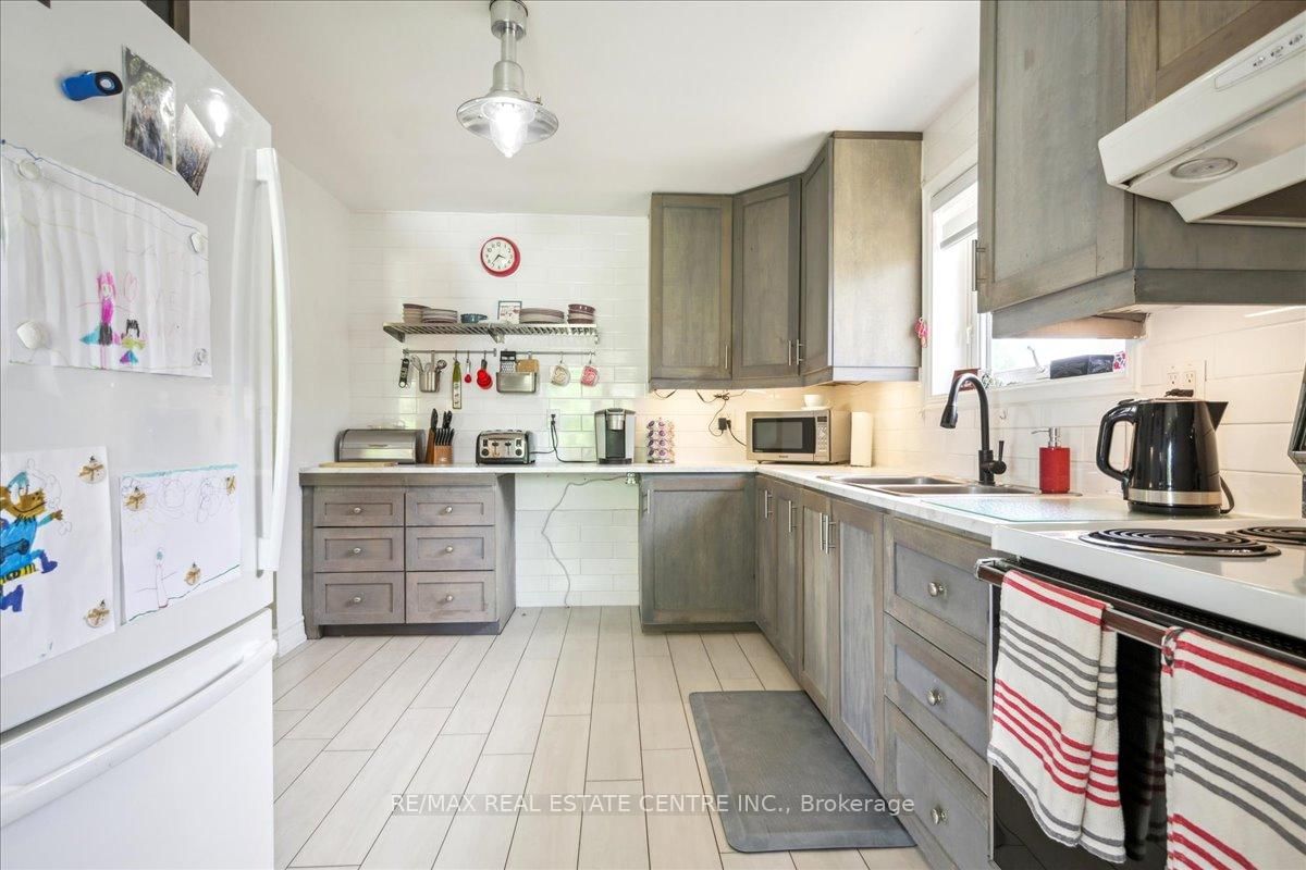 Detached House for sale at 74 Mountainview Road, Halton Hills, Ontario, L7G 4K5 - Georgetown - MLS: W12903236