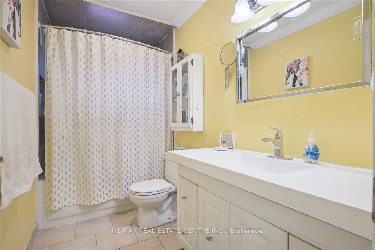 Detached House for sale at 74 Mountainview Road, Halton Hills, Ontario, L7G 4K5 - Georgetown - MLS: W12903236