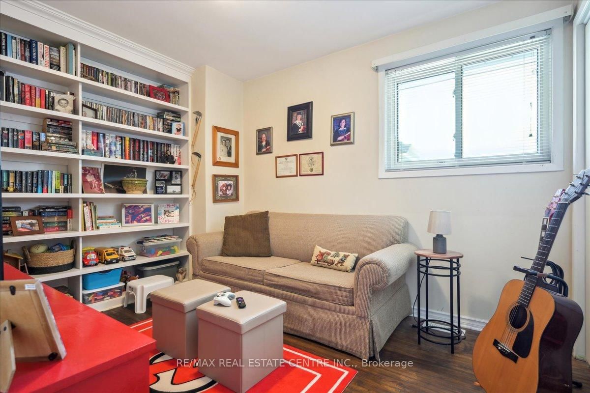 Detached House for sale at 74 Mountainview Road, Halton Hills, Ontario, L7G 4K5 - Georgetown - MLS: W12903236