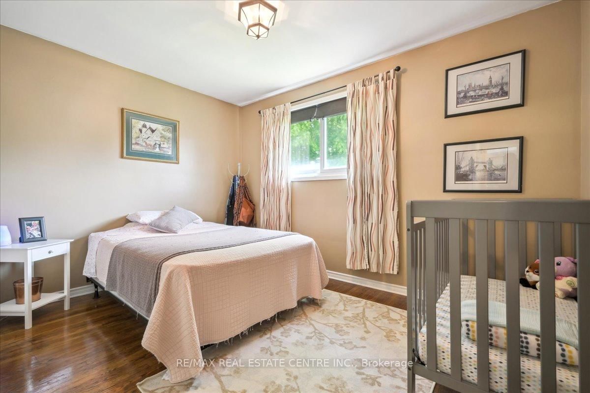 Detached House for sale at 74 Mountainview Road, Halton Hills, Ontario, L7G 4K5 - Georgetown - MLS: W12903236