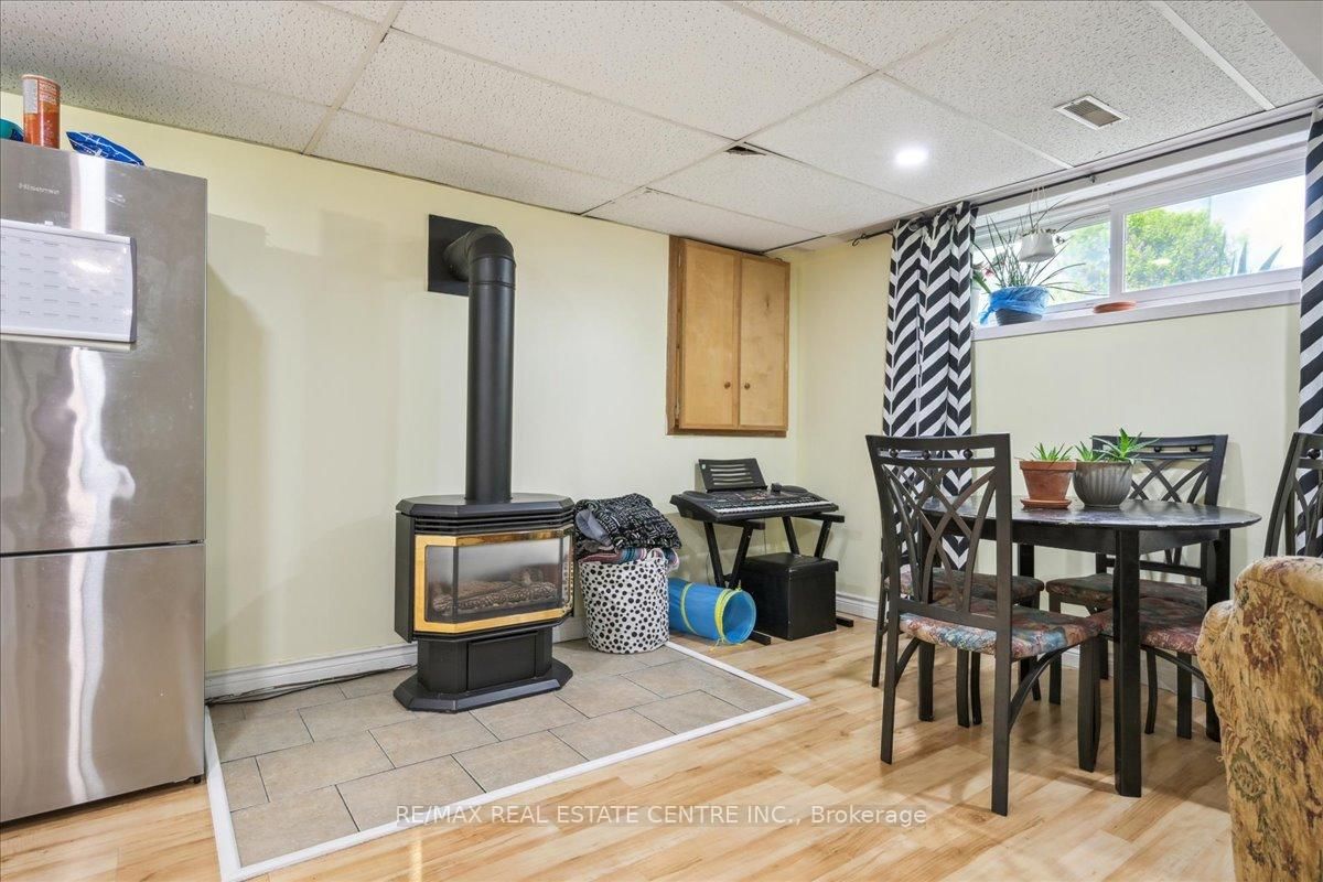 Detached House for sale at 74 Mountainview Road, Halton Hills, Ontario, L7G 4K5 - Georgetown - MLS: W12903236