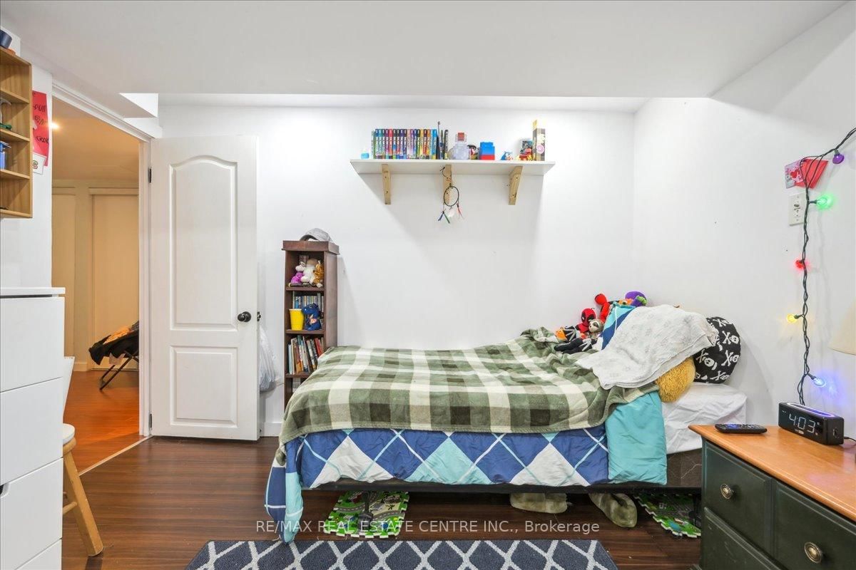 Detached House for sale at 74 Mountainview Road, Halton Hills, Ontario, L7G 4K5 - Georgetown - MLS: W12903236