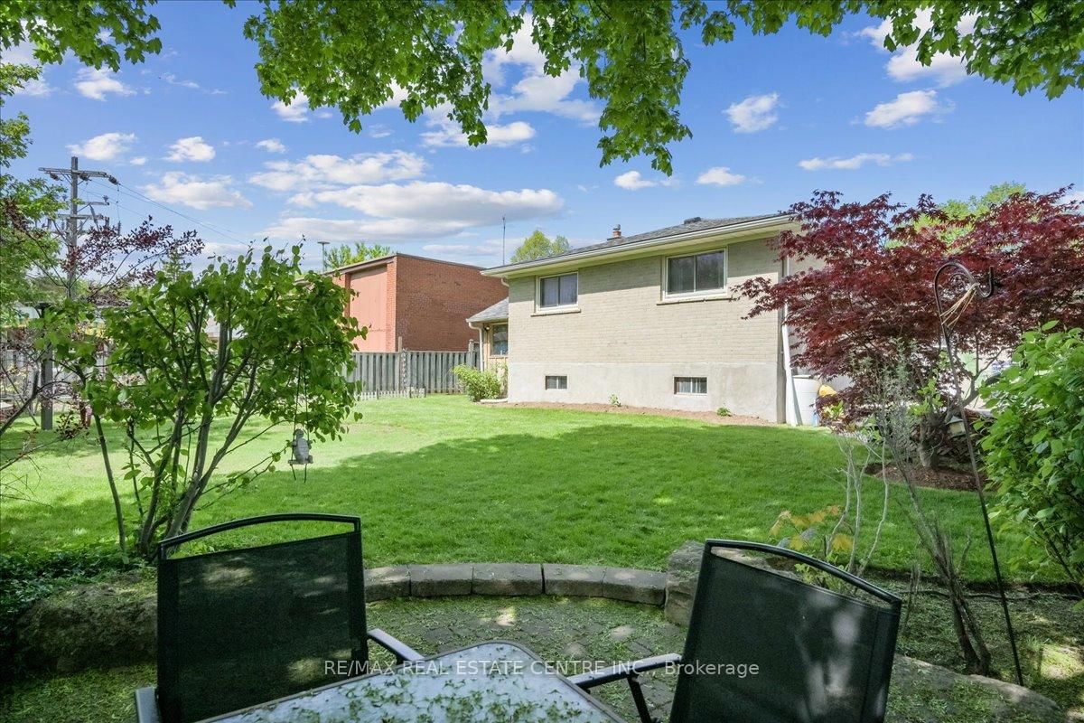 Detached House for sale at 74 Mountainview Road, Halton Hills, Ontario, L7G 4K5 - Georgetown - MLS: W12903236