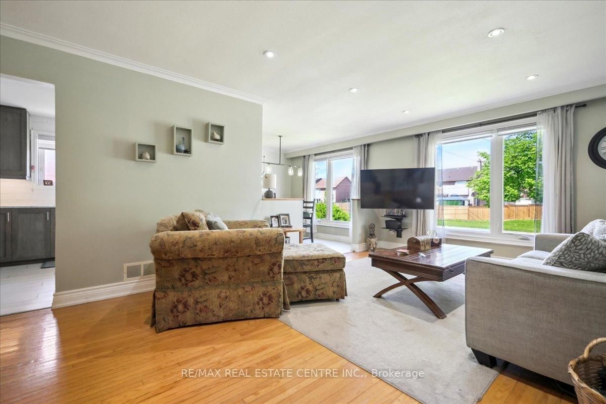 Detached House for sale at 74 Mountainview Road, Halton Hills, Ontario, L7G 4K5 - Georgetown - MLS: W12903236