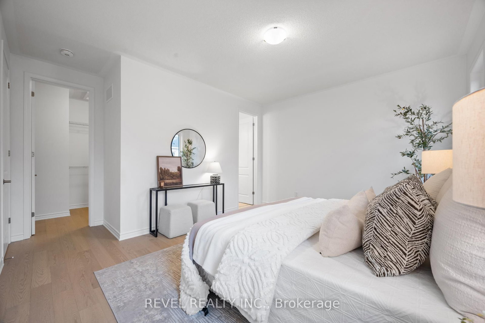 Detached House for sale at 1387 Hearns Place, Milton, Ontario, L9E 2J8 - Bowes - MLS: W12903550