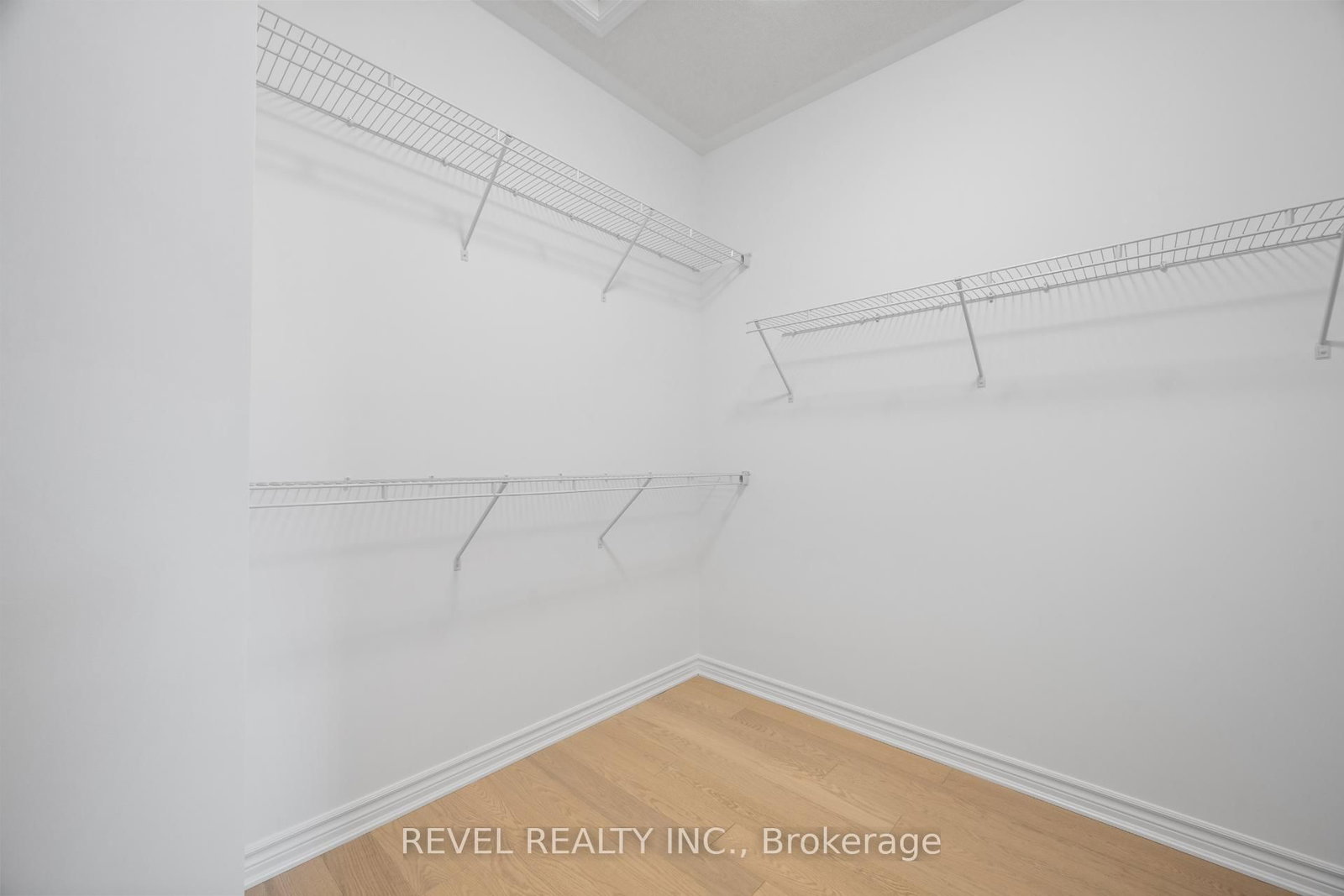 Detached House for sale at 1387 Hearns Place, Milton, Ontario, L9E 2J8 - Bowes - MLS: W12903550