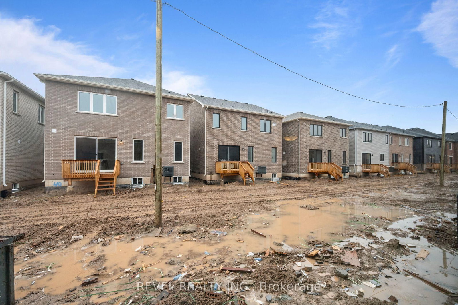 Detached House for sale at 1387 Hearns Place, Milton, Ontario, L9E 2J8 - Bowes - MLS: W12903550