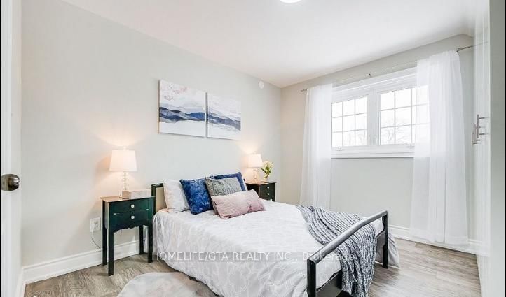 Detached House for sale at 480 Valley Drive, Oakville, Ontario, L6L 4L8 - West - MLS: W12903874