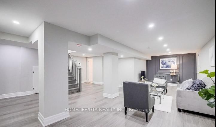 Detached House for sale at 480 Valley Drive, Oakville, Ontario, L6L 4L8 - West - MLS: W12903874