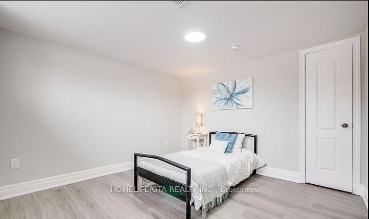 Detached House for sale at 480 Valley Drive, Oakville, Ontario, L6L 4L8 - West - MLS: W12903874