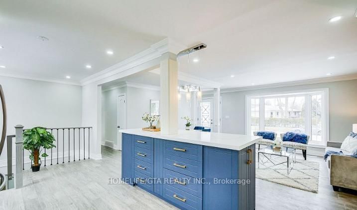 Detached House for sale at 480 Valley Drive, Oakville, Ontario, L6L 4L8 - West - MLS: W12903874