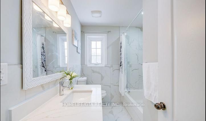 Detached House for sale at 480 Valley Drive, Oakville, Ontario, L6L 4L8 - West - MLS: W12903874