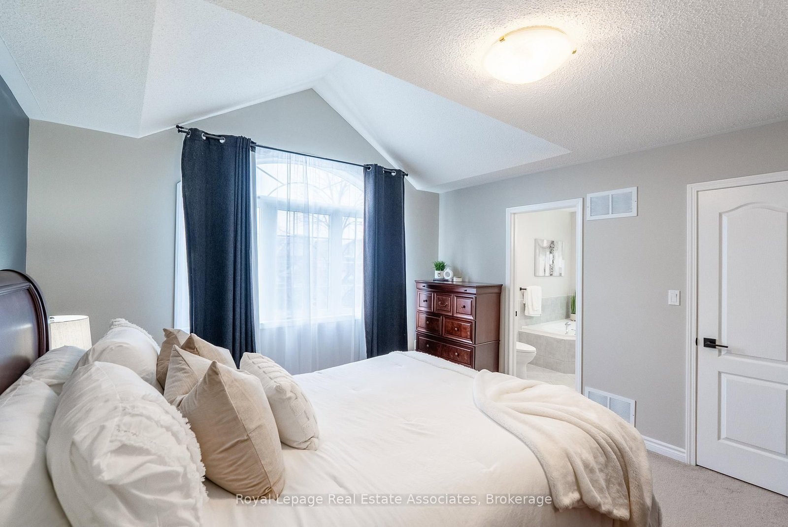 Detached House for sale at 46 Dehaviland Crescent, Brampton, Ontario, L6X 0M9 - Credit Valley - MLS: W12904024