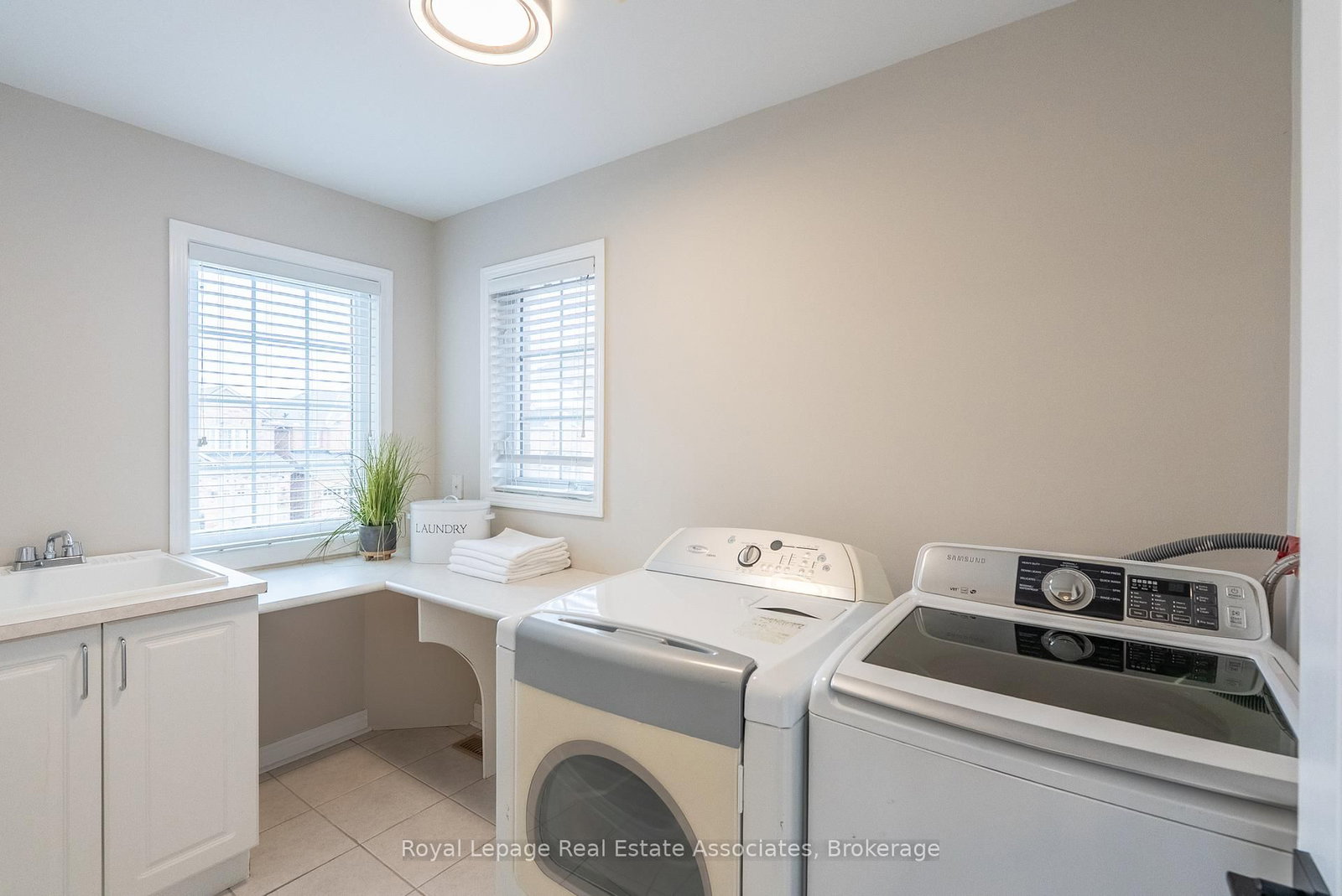 Detached House for sale at 46 Dehaviland Crescent, Brampton, Ontario, L6X 0M9 - Credit Valley - MLS: W12904024