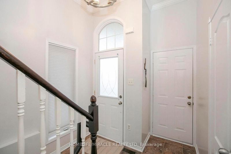 45 Vintage Gate, Brampton, L6X 5C3 | Image 2
