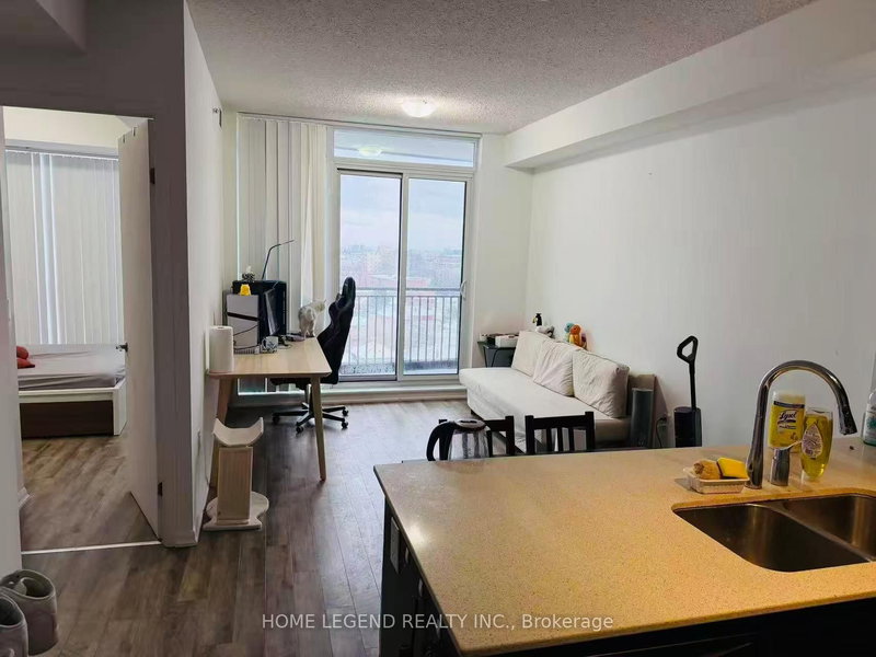 home for lease on 815-800 Lawrence Avenue W