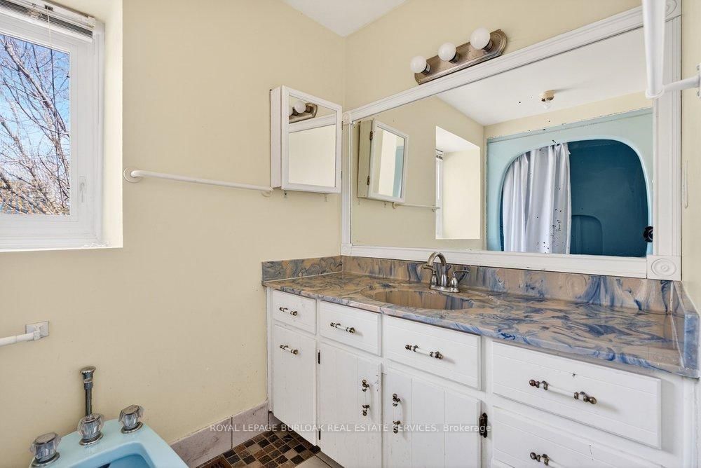 727 Brant Street • Burlington, ON photo 29