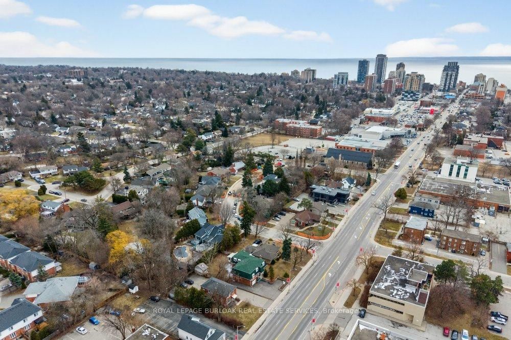 727 Brant Street • Burlington, ON photo 37