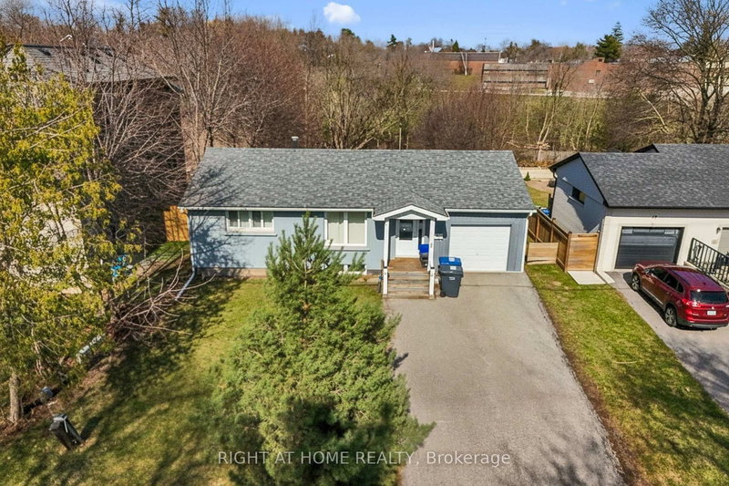 15 Pioneer Dr, Mississauga, L5M 1G8 | Image 2