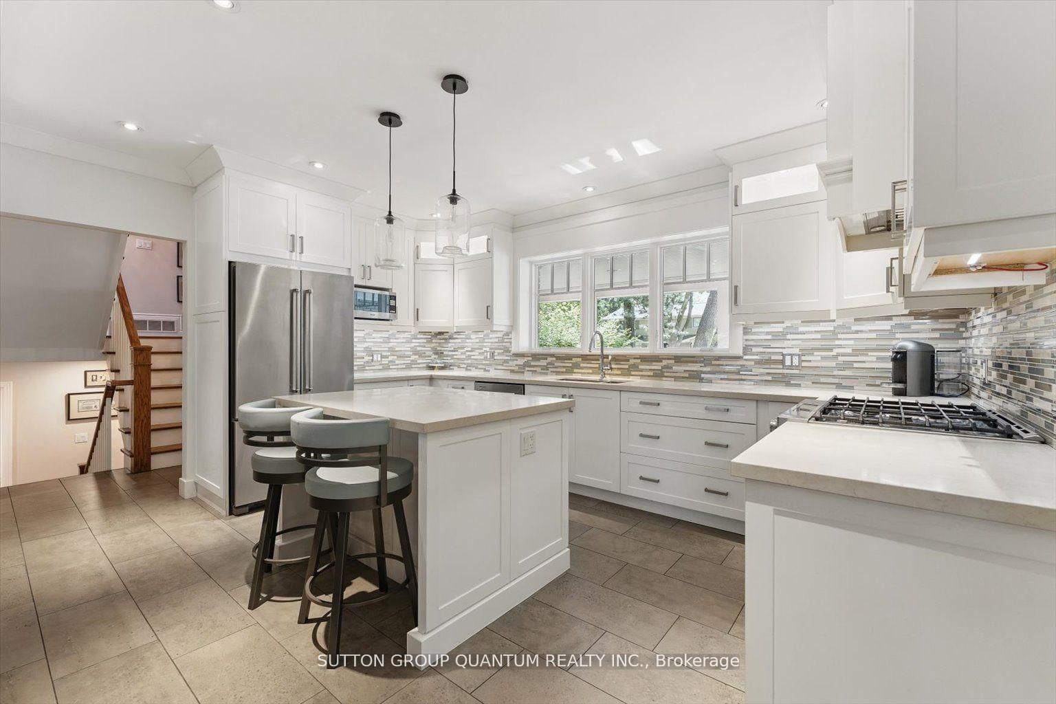 Detached House for sale at 347 Pinetree Way, Mississauga, Ontario, L5G 2R4 - Mineola - MLS: W12904978