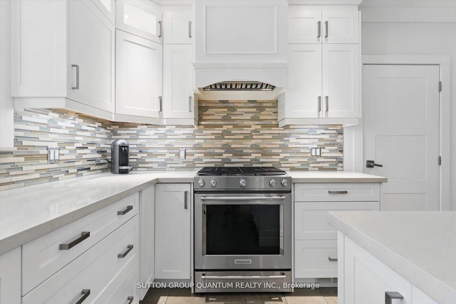 Detached House for sale at 347 Pinetree Way, Mississauga, Ontario, L5G 2R4 - Mineola - MLS: W12904978