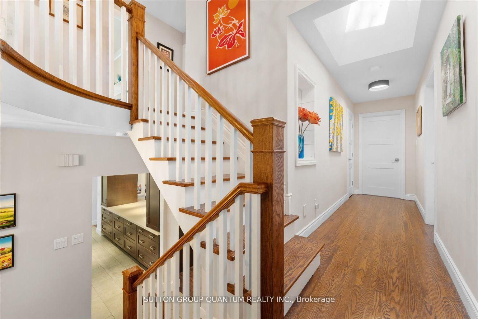 Detached House for sale at 347 Pinetree Way, Mississauga, Ontario, L5G 2R4 - Mineola - MLS: W12904978