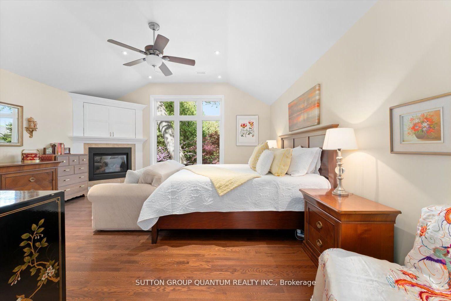 Detached House for sale at 347 Pinetree Way, Mississauga, Ontario, L5G 2R4 - Mineola - MLS: W12904978