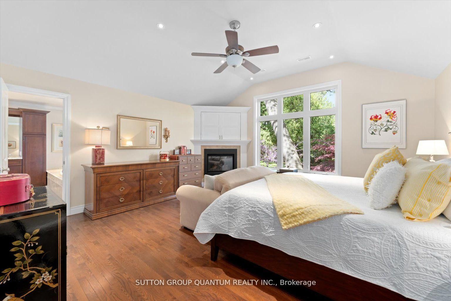 Detached House for sale at 347 Pinetree Way, Mississauga, Ontario, L5G 2R4 - Mineola - MLS: W12904978