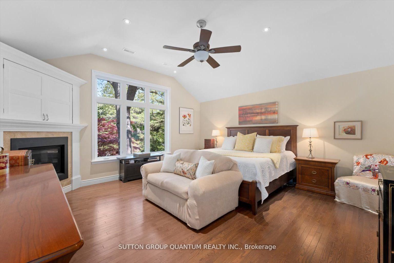 Detached House for sale at 347 Pinetree Way, Mississauga, Ontario, L5G 2R4 - Mineola - MLS: W12904978