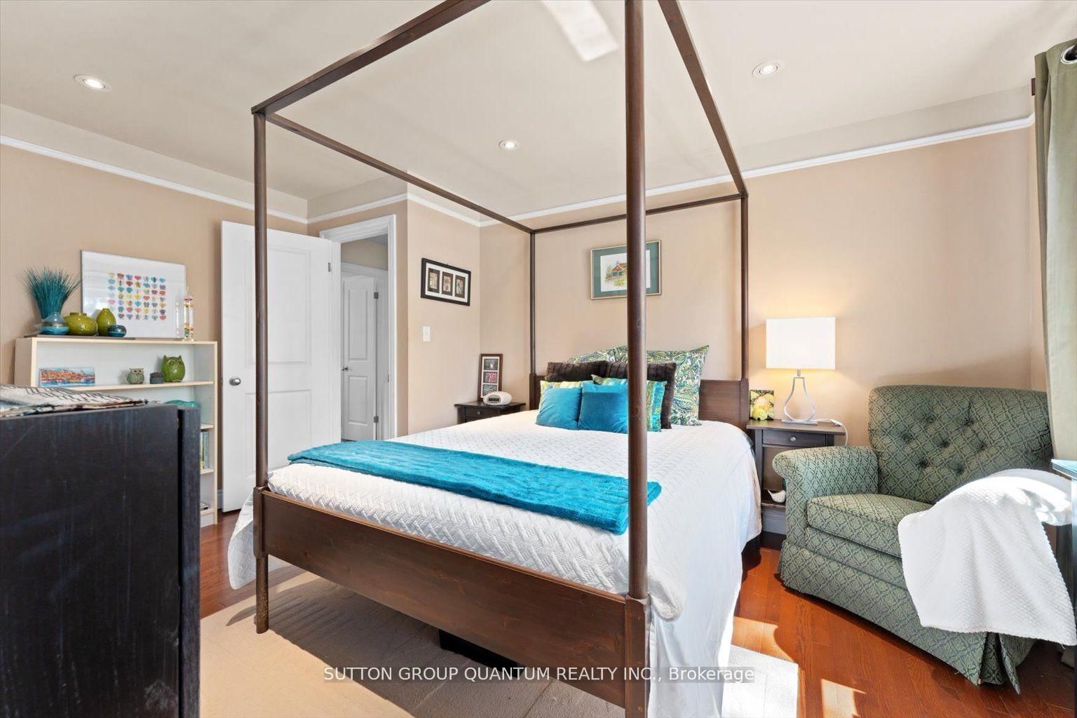 Detached House for sale at 347 Pinetree Way, Mississauga, Ontario, L5G 2R4 - Mineola - MLS: W12904978