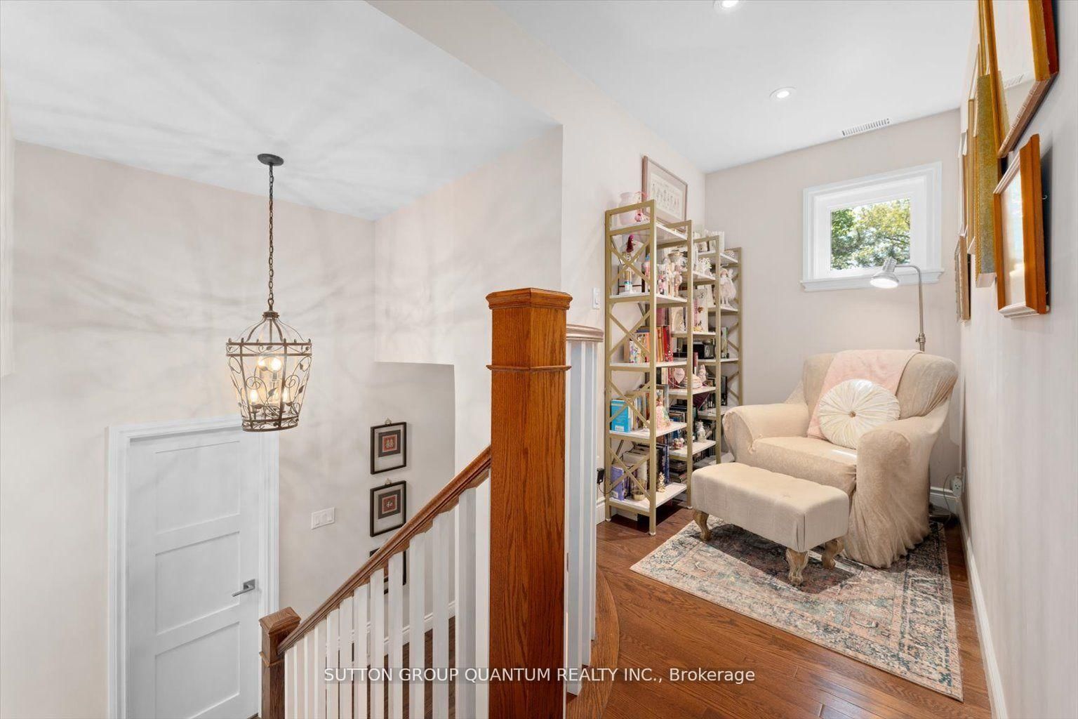 Detached House for sale at 347 Pinetree Way, Mississauga, Ontario, L5G 2R4 - Mineola - MLS: W12904978