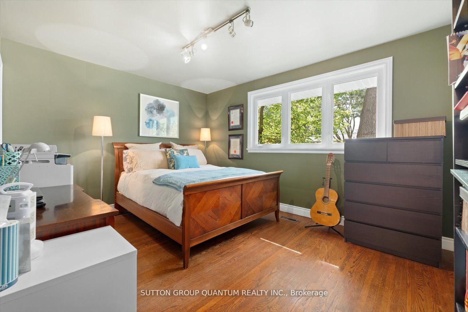 Detached House for sale at 347 Pinetree Way, Mississauga, Ontario, L5G 2R4 - Mineola - MLS: W12904978