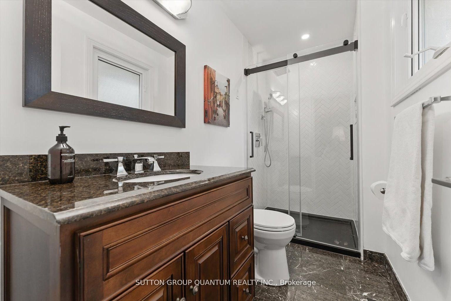 Detached House for sale at 347 Pinetree Way, Mississauga, Ontario, L5G 2R4 - Mineola - MLS: W12904978