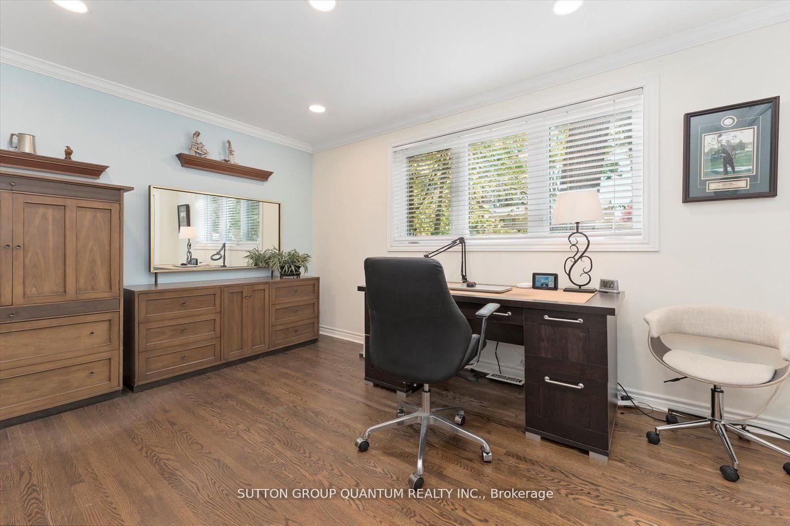 Detached House for sale at 347 Pinetree Way, Mississauga, Ontario, L5G 2R4 - Mineola - MLS: W12904978