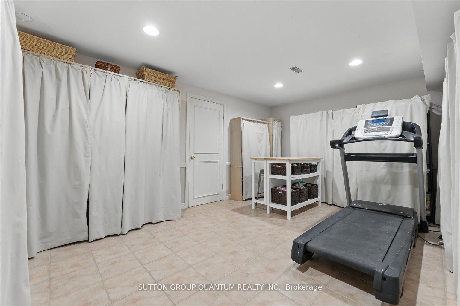 Detached House for sale at 347 Pinetree Way, Mississauga, Ontario, L5G 2R4 - Mineola - MLS: W12904978