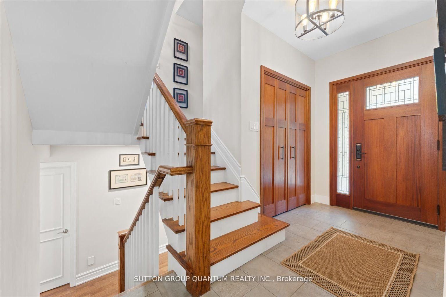 Detached House for sale at 347 Pinetree Way, Mississauga, Ontario, L5G 2R4 - Mineola - MLS: W12904978